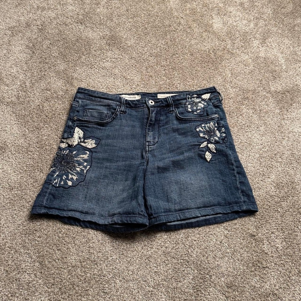 PILCRO "SLIM BOYFRIEND" FLORAL CUFFED DENIM SHORTS
